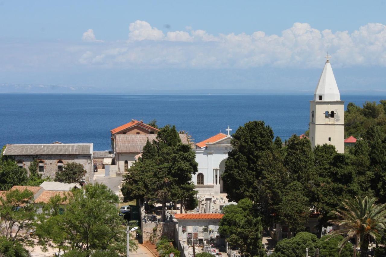 Apartments With A Parking Space Mali Losinj Exterior photo