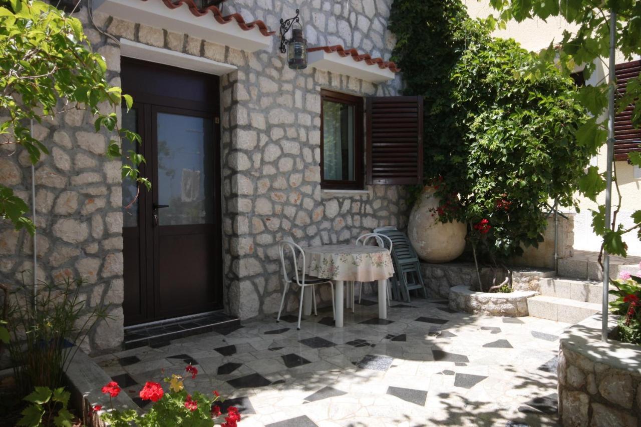 Apartments With A Parking Space Mali Losinj Exterior photo