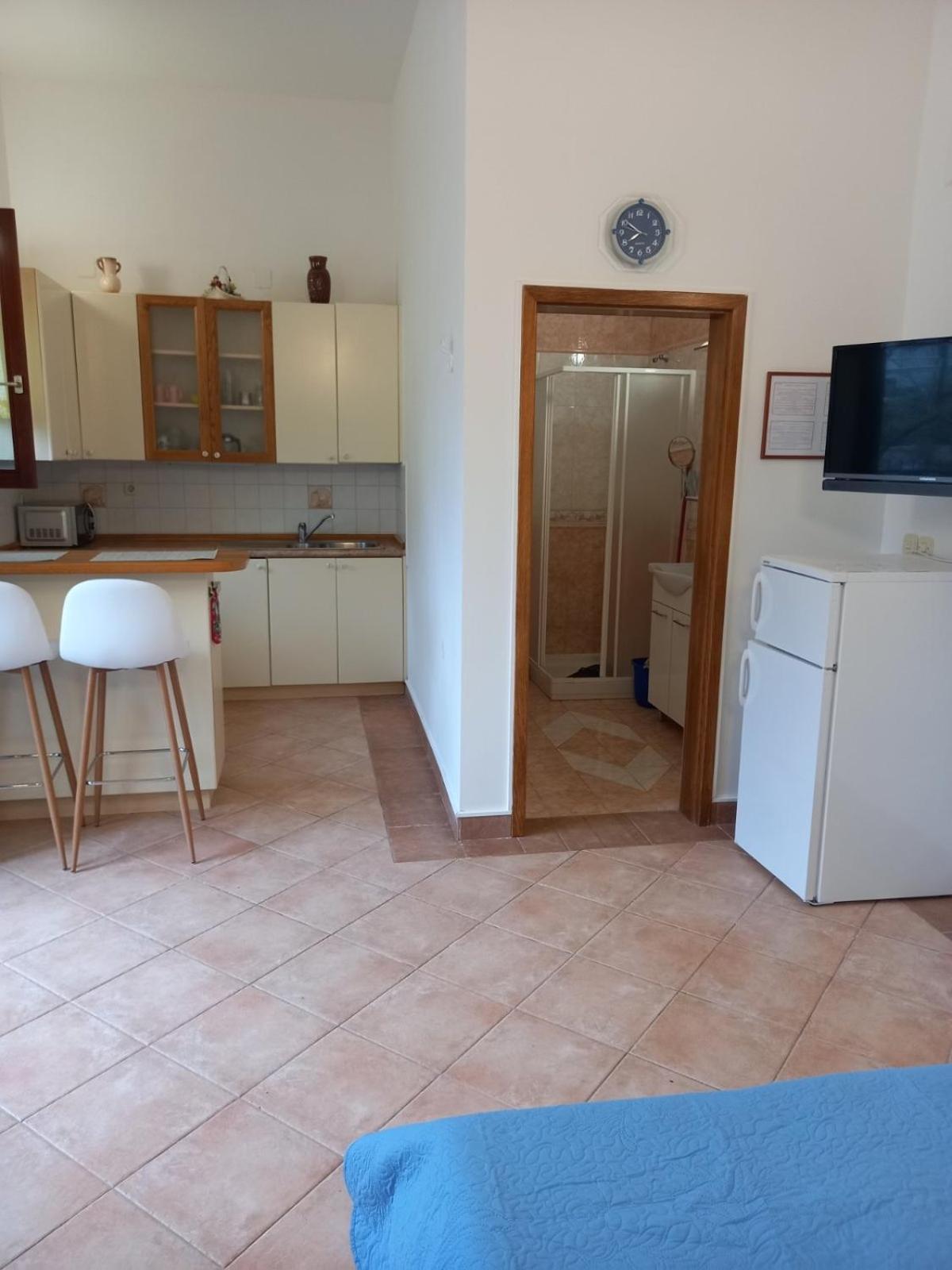 Apartments With A Parking Space Mali Losinj Room photo