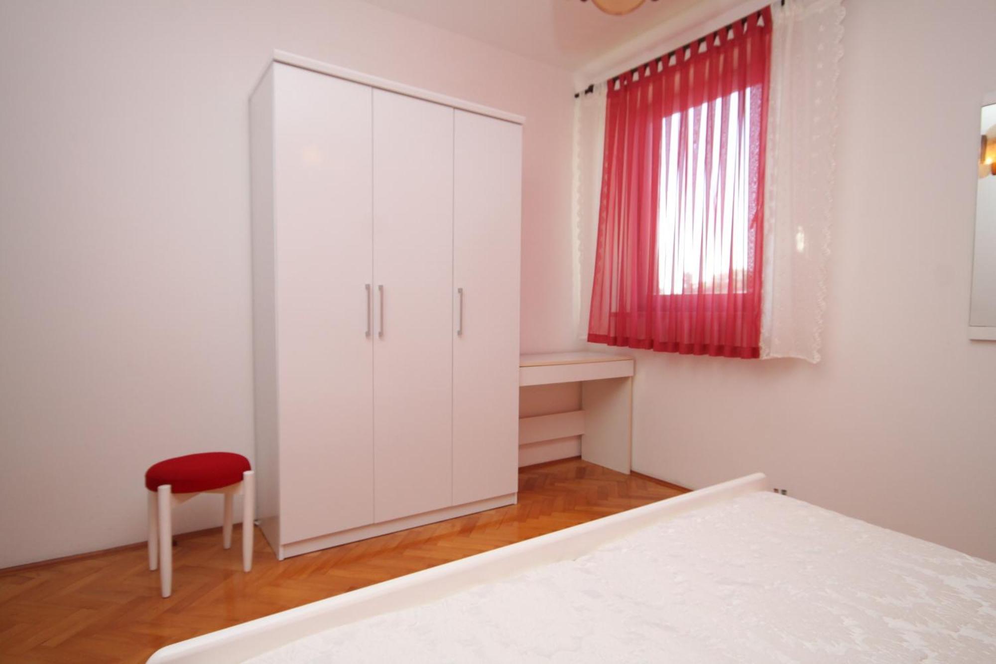 Apartments With A Parking Space Mali Losinj Room photo