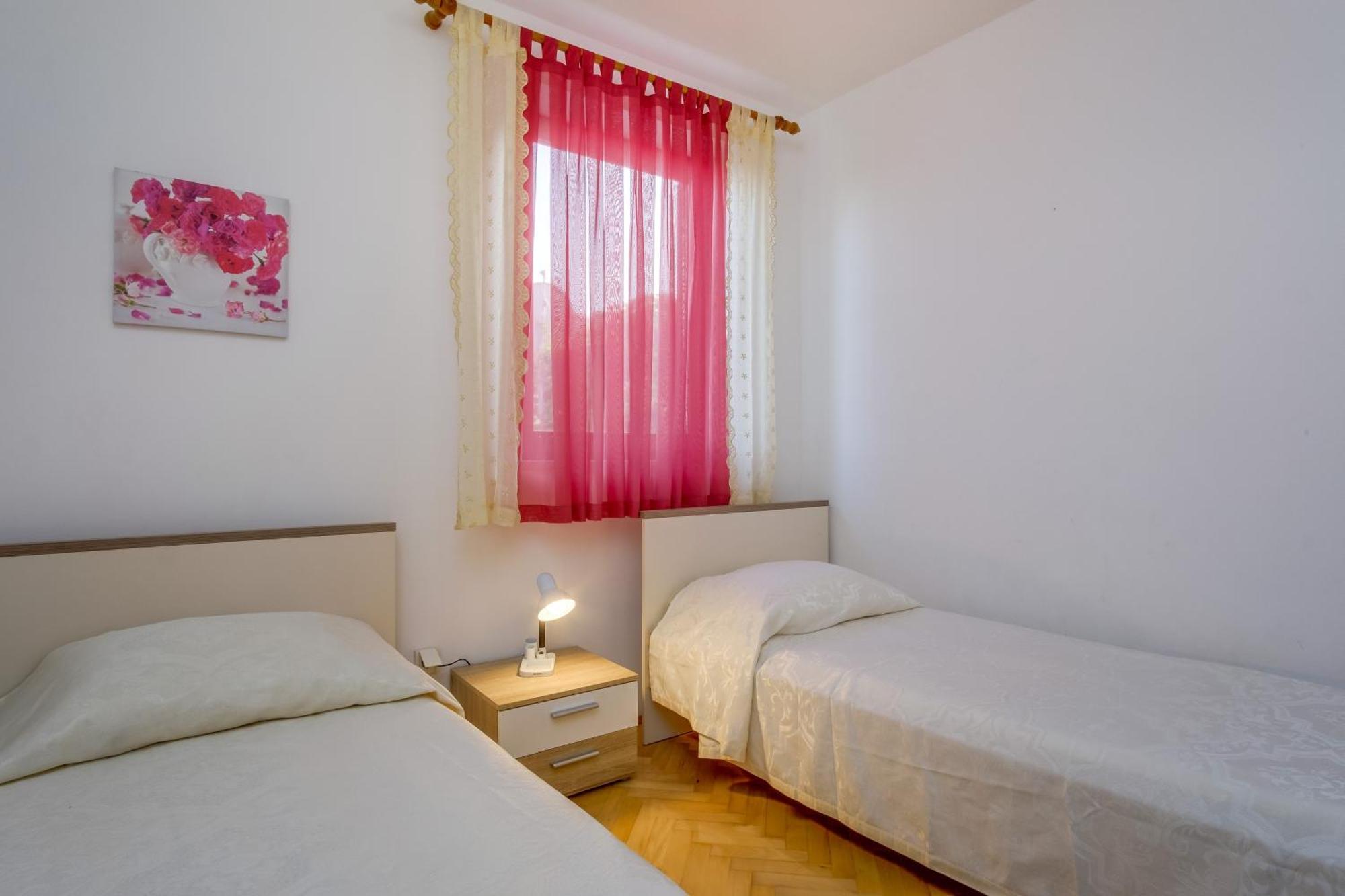 Apartments With A Parking Space Mali Losinj Room photo